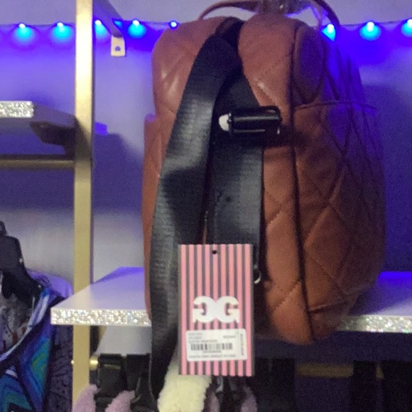 FLASH SALE!🔥
GG Overnight Travel Bag w/Shoulder Strap NWT - Picture 4 of 5